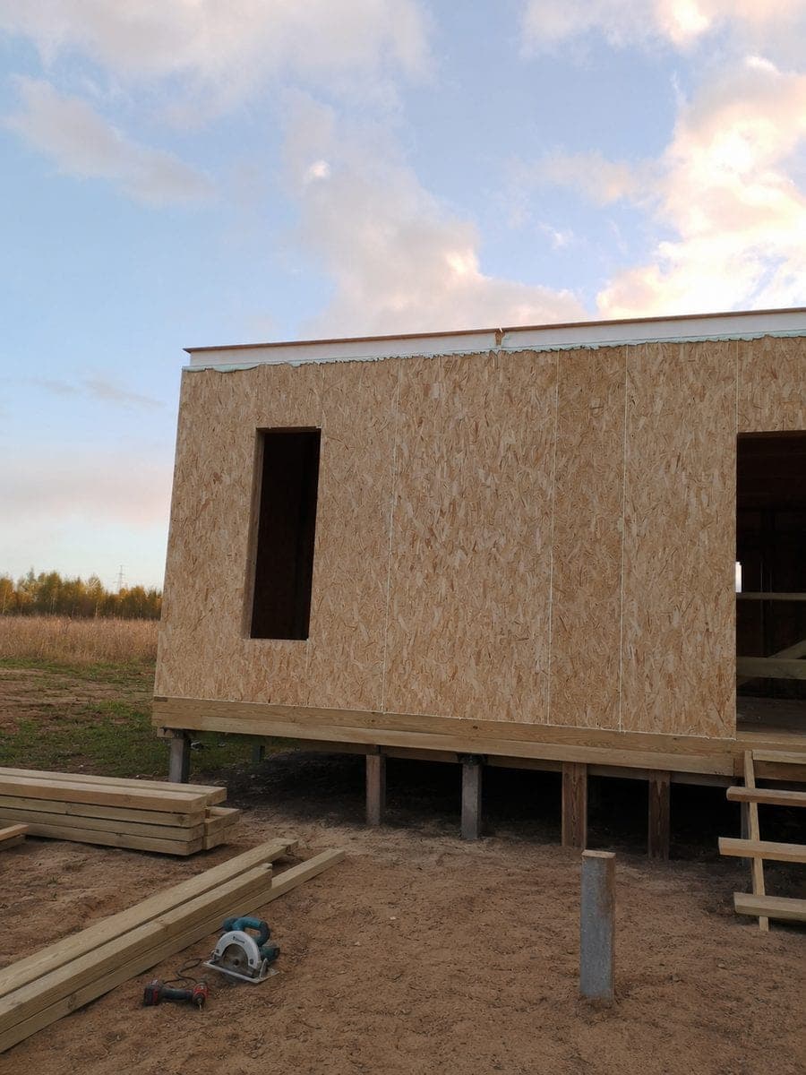 Строительство дома 100 м² в Буденовце — фасад крупным планом