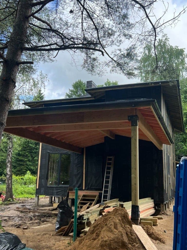 Строительство дома 130 м² в Кокошкино — обшивка ветрозащитной мембраной