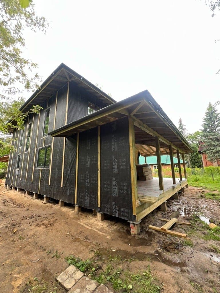 Строительство дома 130 м² в Кокошкино — вертикальная обрешётка фасада